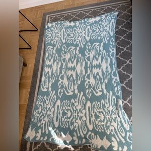 Extra large Kashwere blanket blue and white (4 foot by 8)
